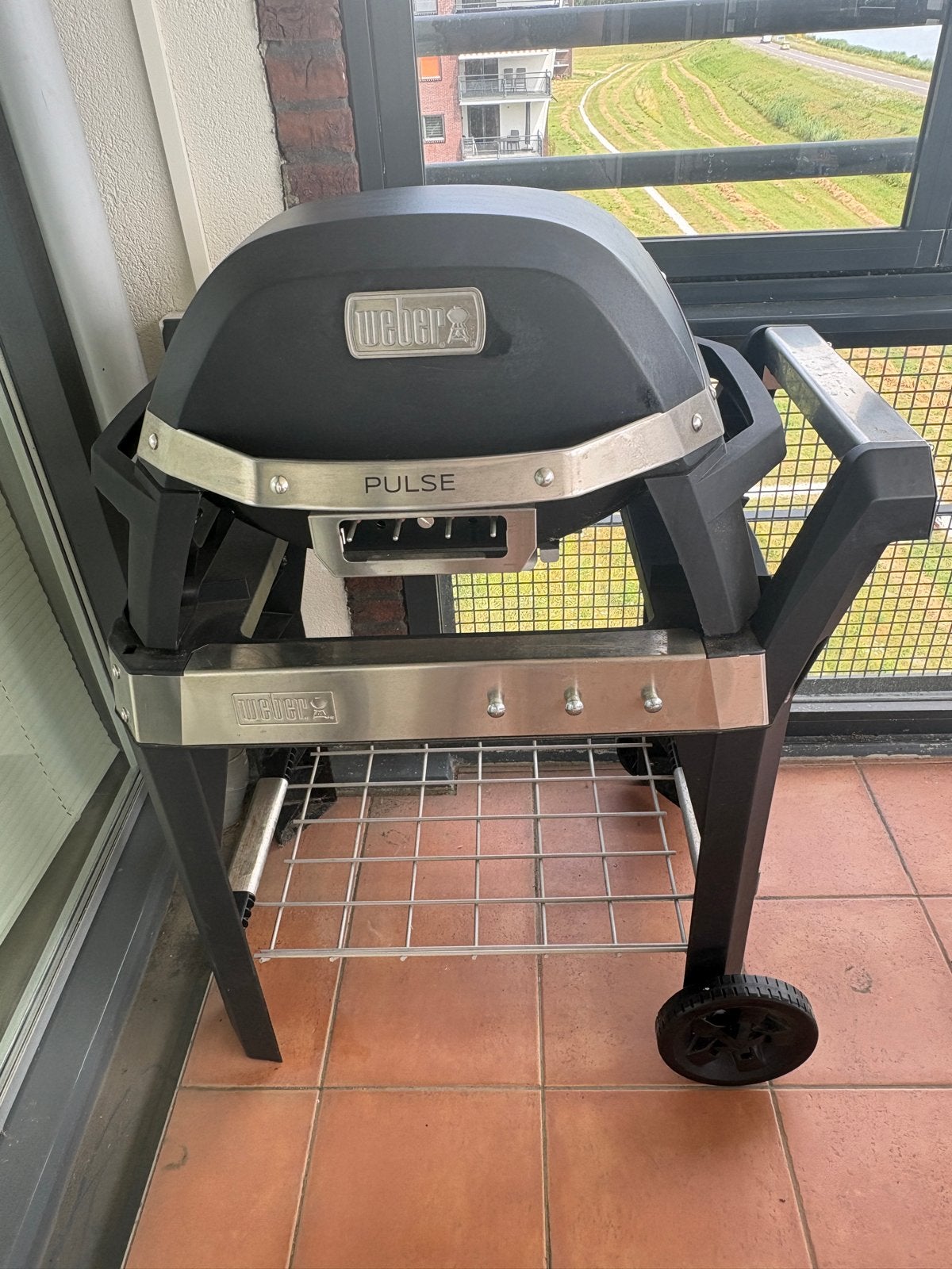 Weber Pulse 2000 elektrische barbecue, Ophalen, Gebruikt