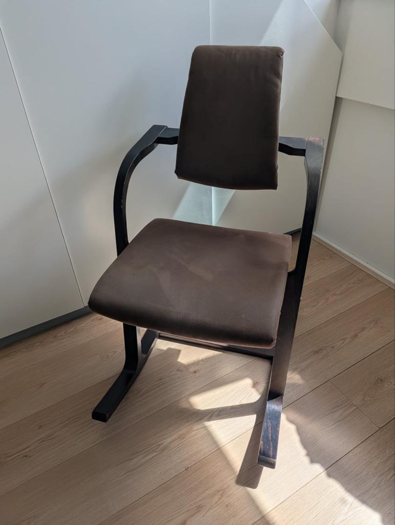 Stokke Varier Actulum stoel met suède bruine bekleding, Huis en Inrichting, Ophalen, Bruin, Zo goed als nieuw, Eén