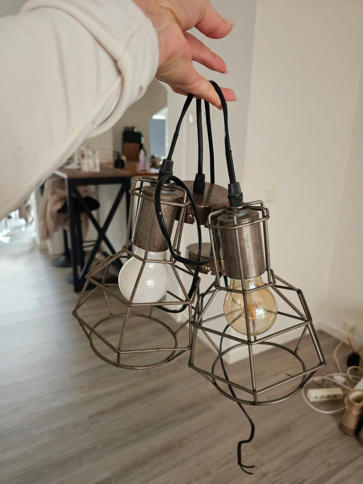 Industriële hanglamp met 2 kooilampen, Huis en Inrichting, Ophalen, Gebruikt, E27 (groot), Metaal