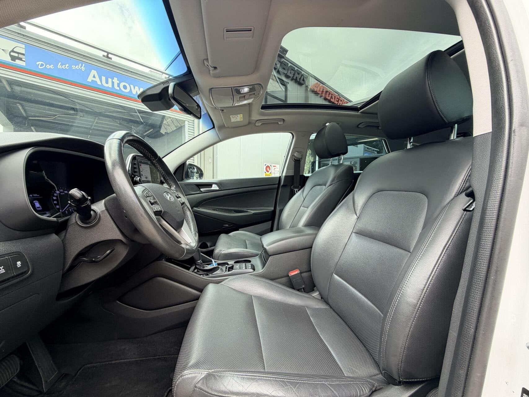 Hyundai Tucson 1.6 T-GDi Premium 4WD | Pano | Stoel-Stuurver, Auto's, Gebruikt, 4 cilinders, Lichtsensor, Wit