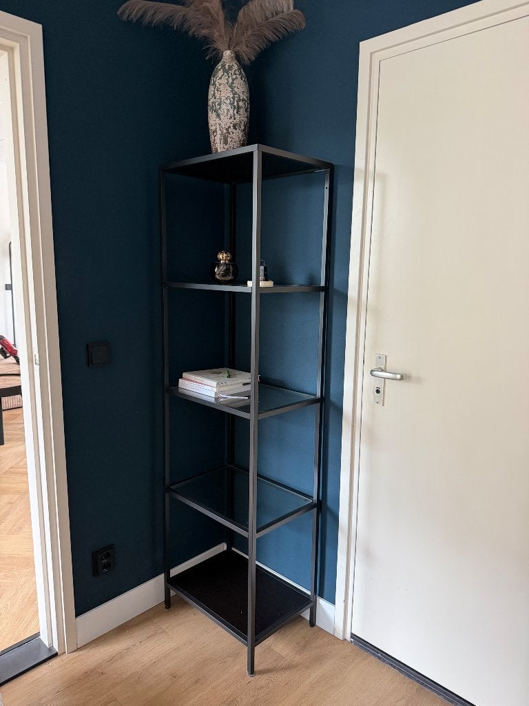 IKEA VITSSJO Zwart metalen stellingkast met glazen planken, Ophalen, Zo goed als nieuw