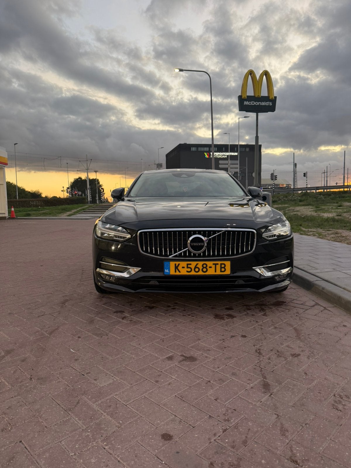 Volvo S90 D4 190pk Geartronic 2019 Zwart, 1800 kg, 1969 cc, Zwart, Bedrijf