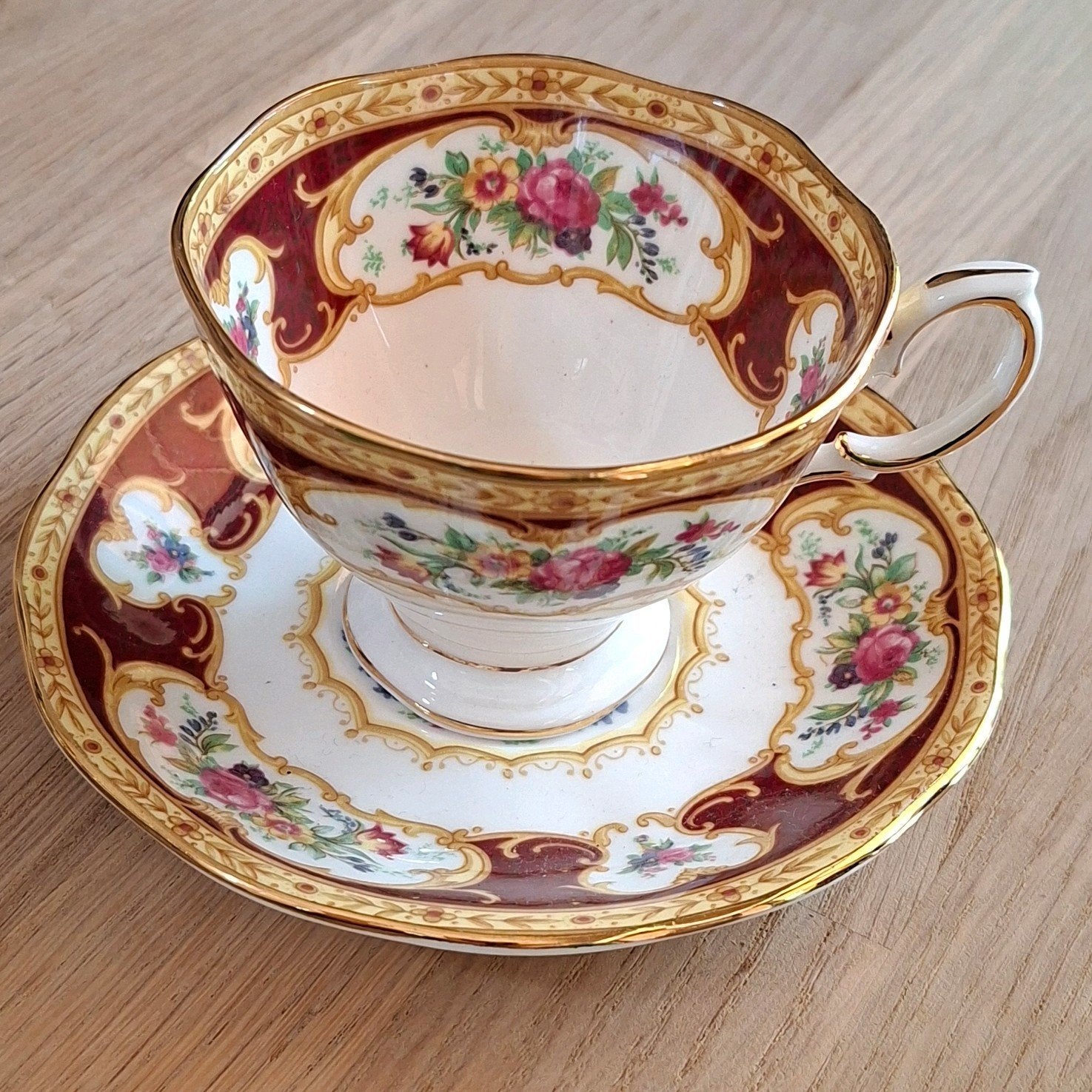 Prachtige Royal Albert "Lady Hamilton" kop en schotel, Ophalen of Verzenden