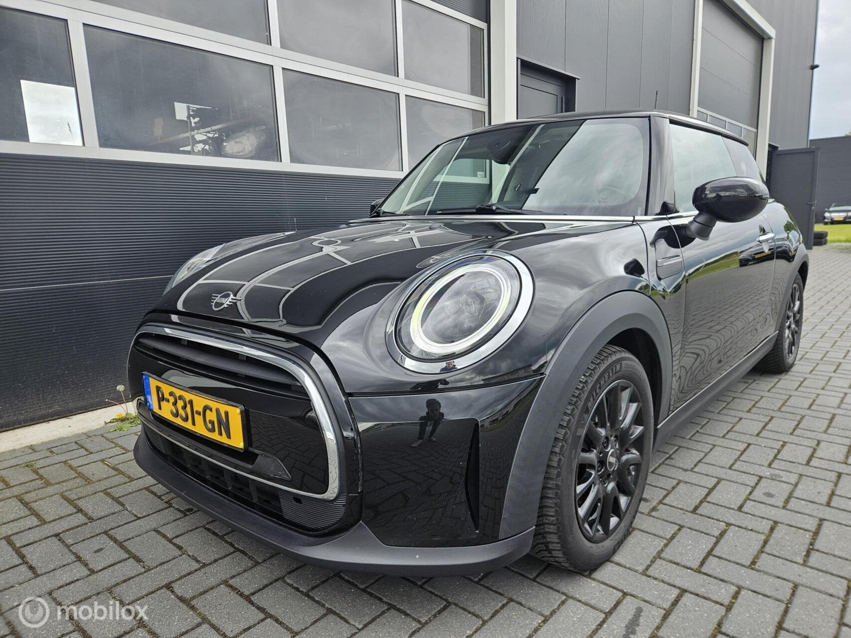 MINI Cooper 1.5 Facelift | LED | Sportstoelen| Dealer onderh, Voorwielaandrijving, 136 pk, Gebruikt, Euro 6