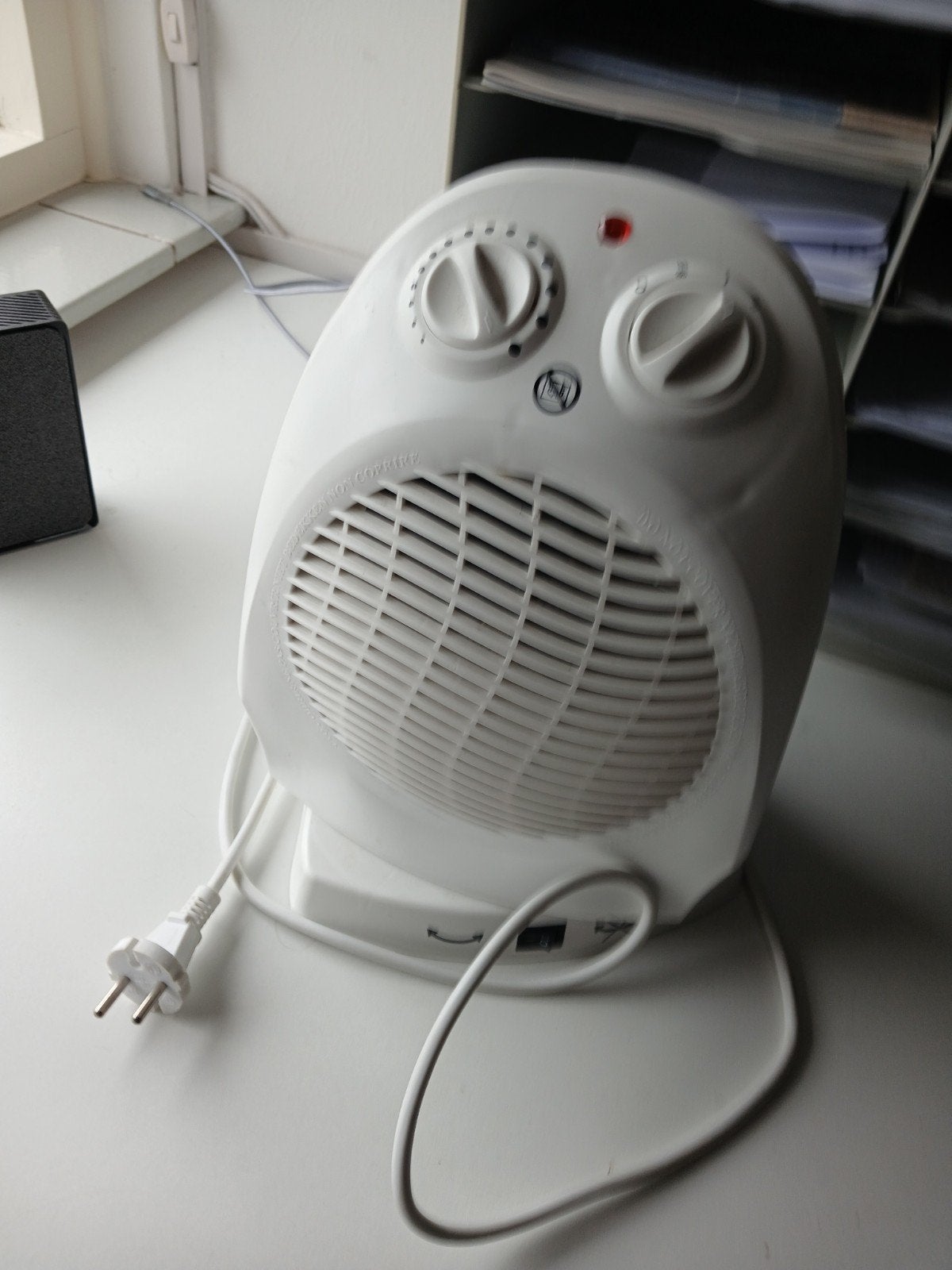 Compacte elektrische kachel/ventilator gratis, Witgoed en Apparatuur, Ophalen, Gebruikt, Tafel- of Grondventilator, Minder dan 60 m³
