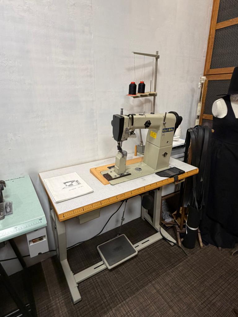 Zuil stikmachine Leer naaimachine Global LP 971, Gebruikt, Naaimachine, Industrieel, Ophalen