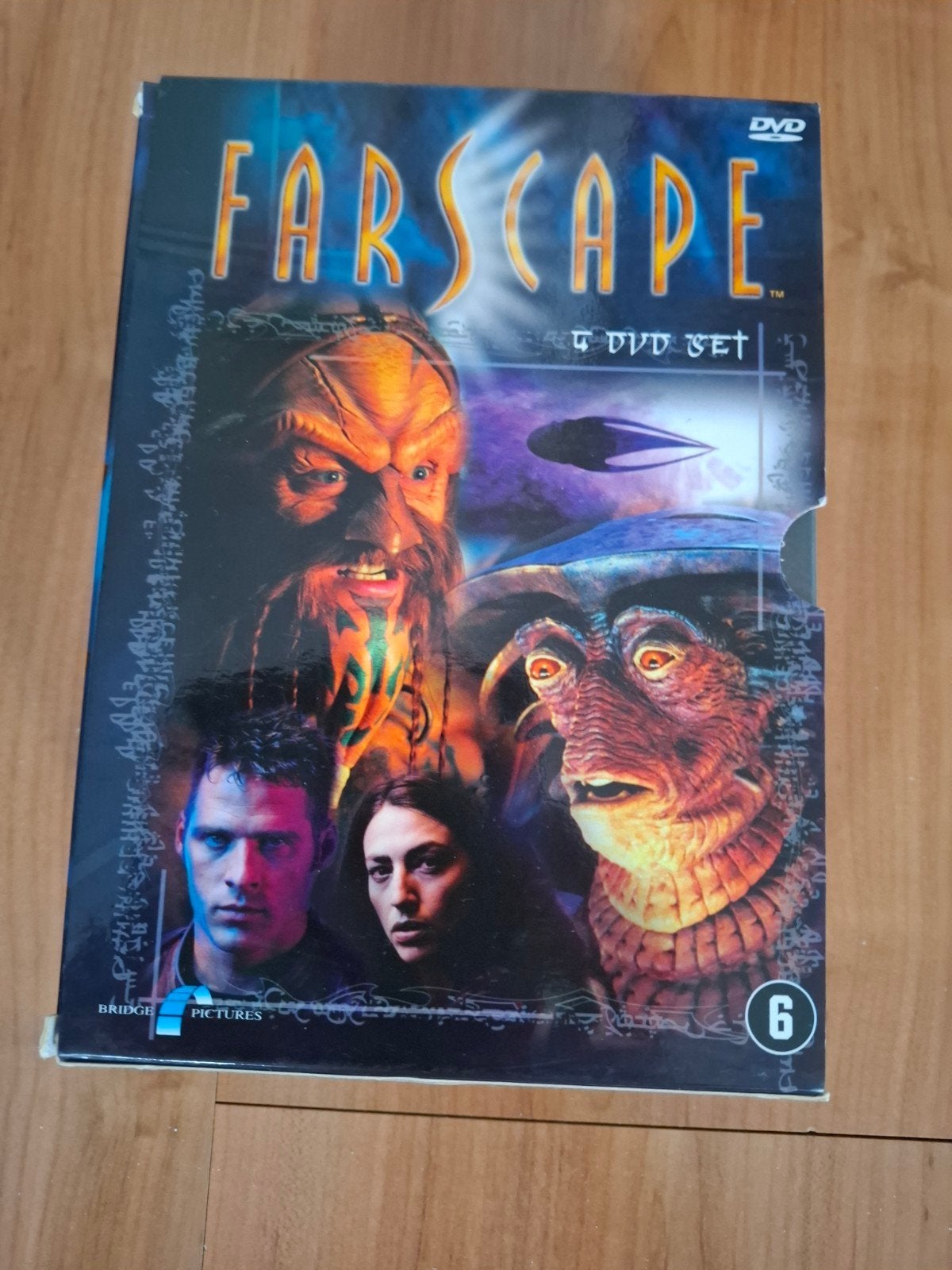 FARSCAPE  4 DVDSET 1-4 t/m 4-4 mooie Box, Cd's en Dvd's, Alle leeftijden, Ophalen of Verzenden, Zo goed als nieuw, Science Fiction en Fantasy