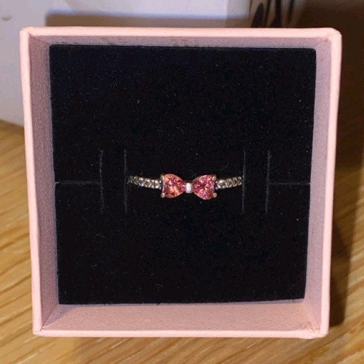 Pandora ring met roze strik en steentjes maat 52, Sieraden, Tassen en Uiterlijk, Met kristal, Ophalen of Verzenden, Roze, Dame
