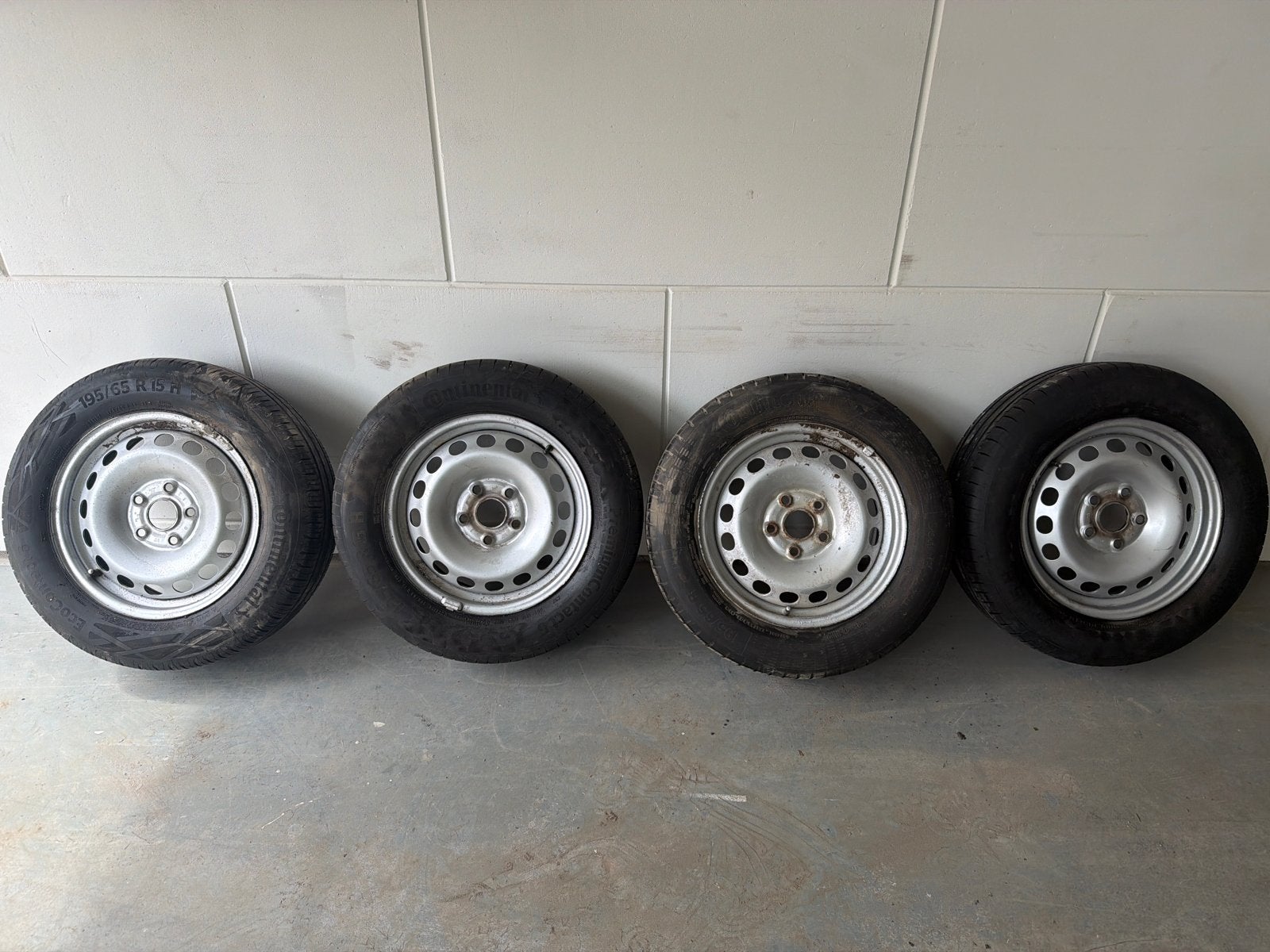 4x Continental 195/65 R15 zomerbanden op stalen velg, Gebruikt, 15 inch, Banden en Velgen, Ophalen of Verzenden