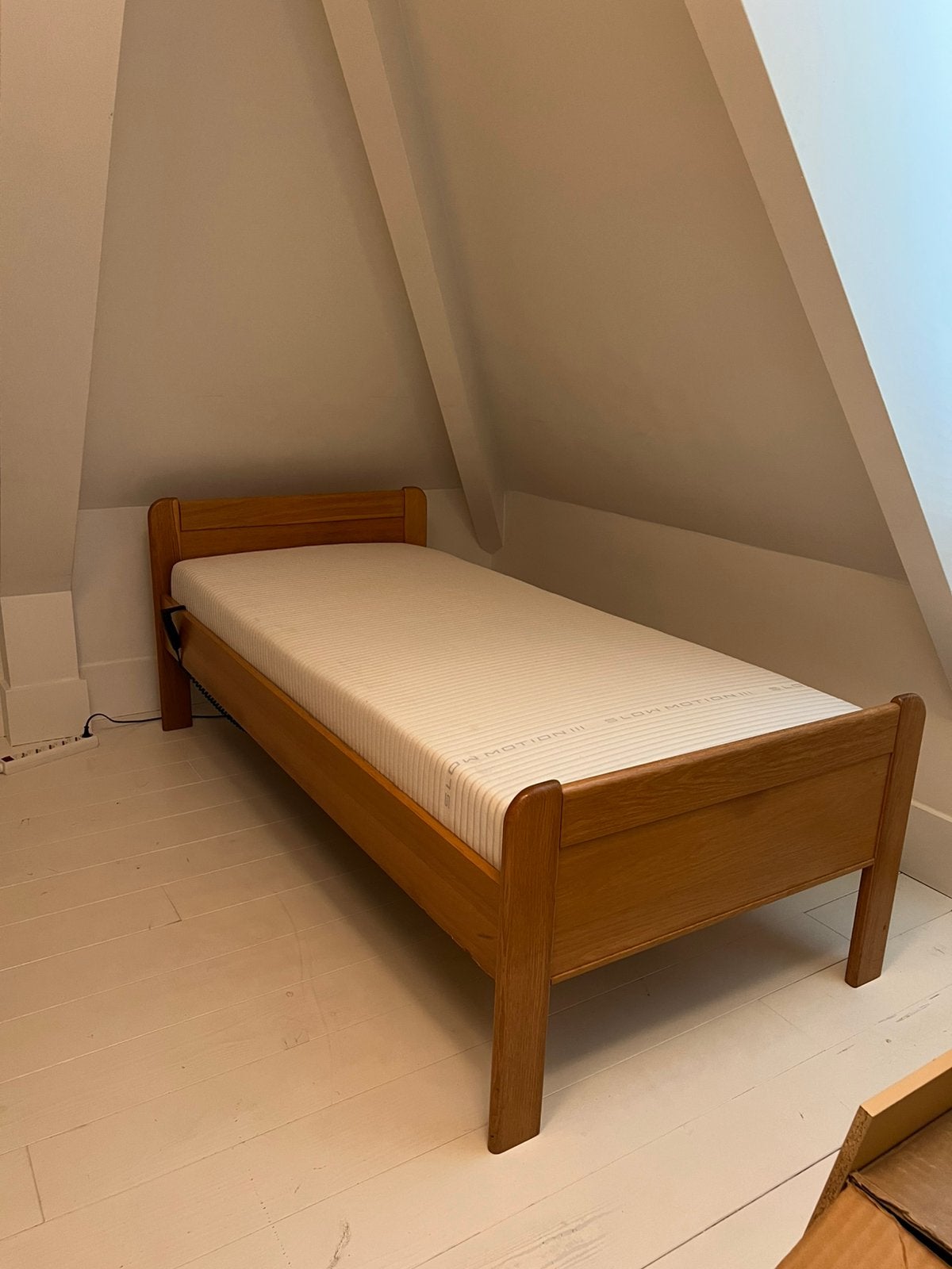 Elektrisch verstelbaar bed, Huis en Inrichting, Slaapkamer | Bedden, Ophalen, Verstelbaar, 90 cm, Eenpersoons
