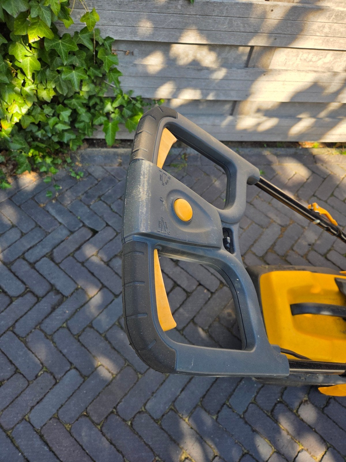 Stiga elektrische grasmaaier met opvangbak, Tuin en Terras, Ophalen, Cirkelmaaier, Gebruikt, Elektrische grasmaaier