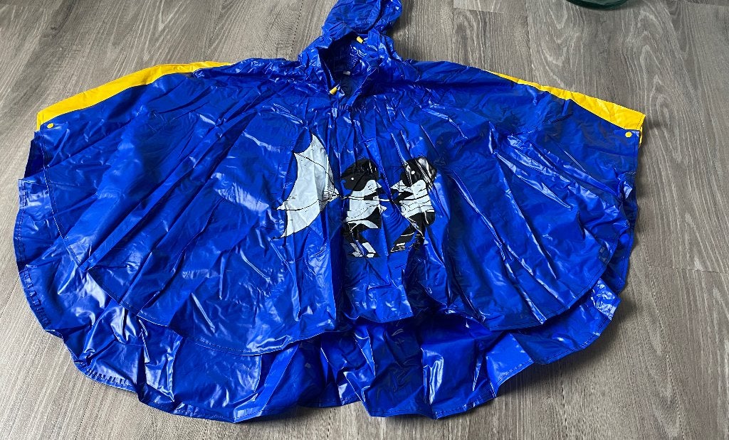 Nieuwe regenponcho Jip en Janneke Maat 128, Jongen of Meisje, Nieuw, Ophalen of Verzenden, Hema