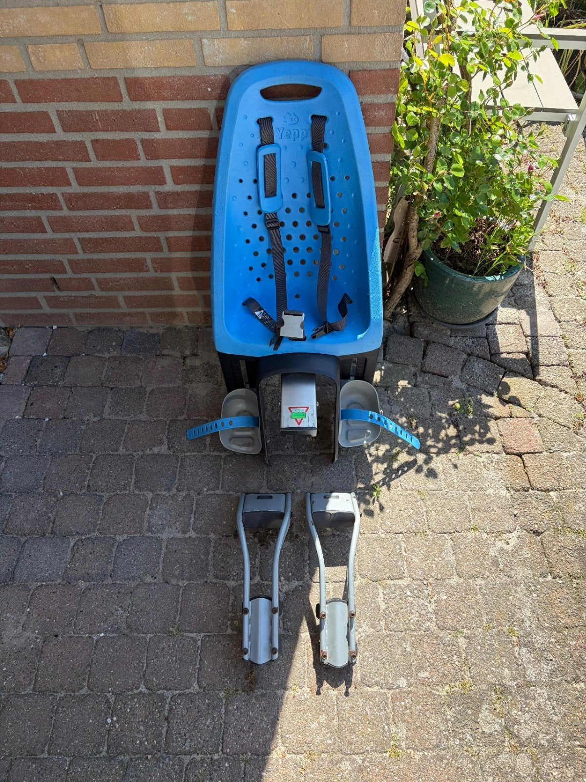 Thule Yepp Maxi Frame Mount Blue achterzitje + 2 bevestiging, Fietsen en Brommers, Fietsaccessoires | Fietsstoeltjes, Gebruikt