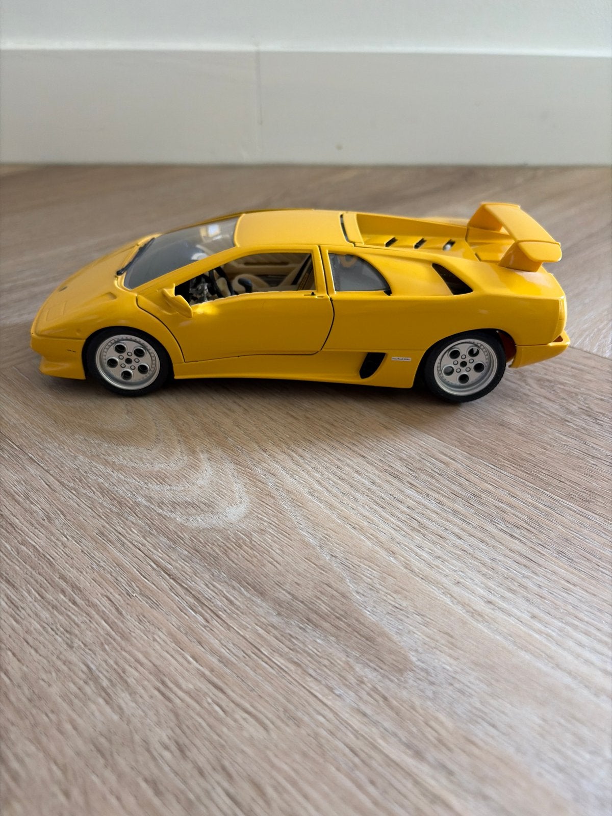 Bburago Lamborghini Diablo 1:18 Geel Modelauto, Ophalen, Zo goed als nieuw, Auto, Bburago