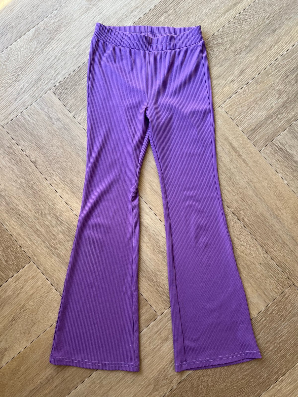 Flared broek, rib, paars, shoeby, maat 134 / 140, Broek, Meisje, Ophalen of Verzenden, Zo goed als nieuw