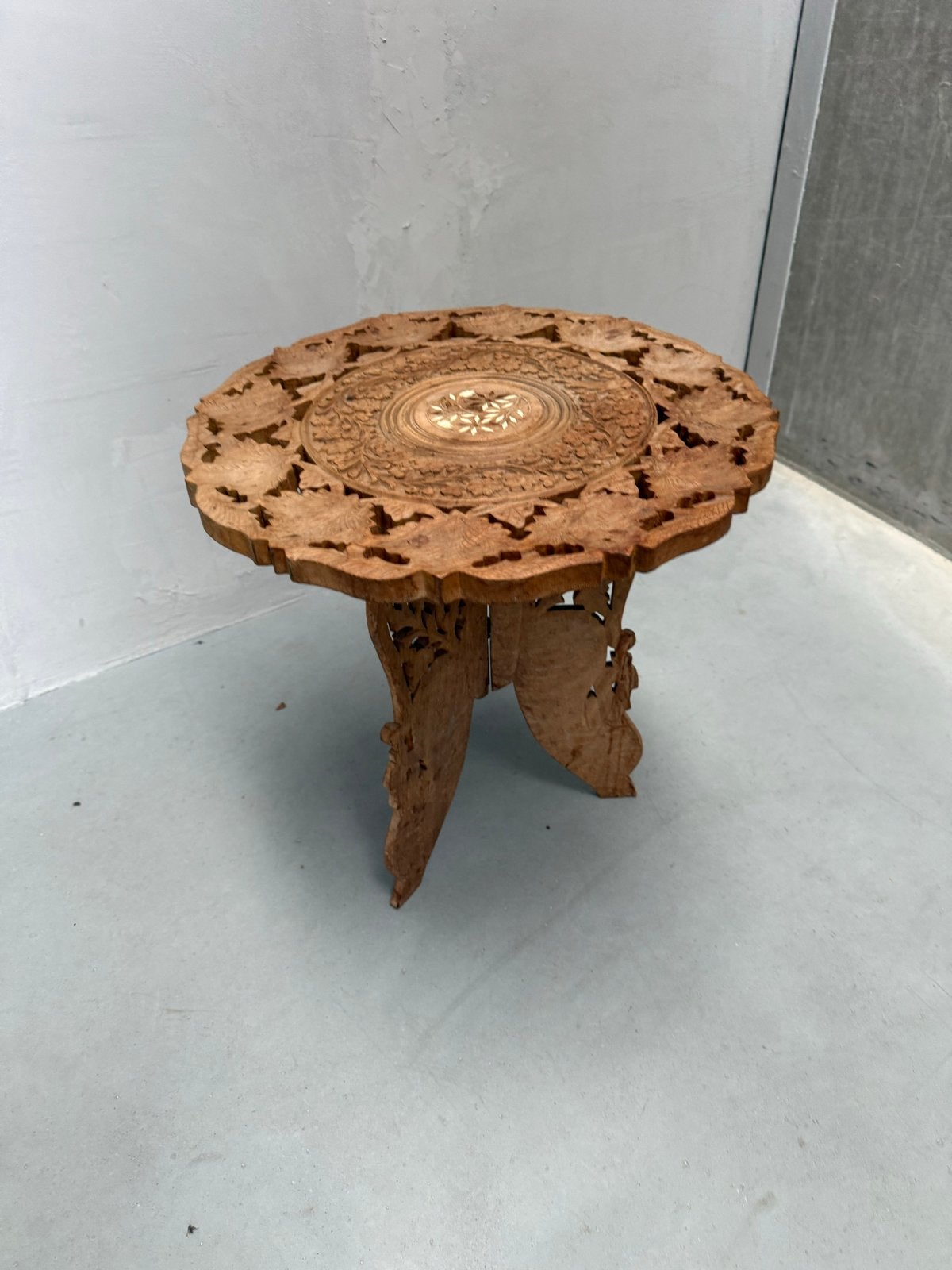 Vintage Indiase gesneden houten klaptafel met abalone, Ophalen of Verzenden