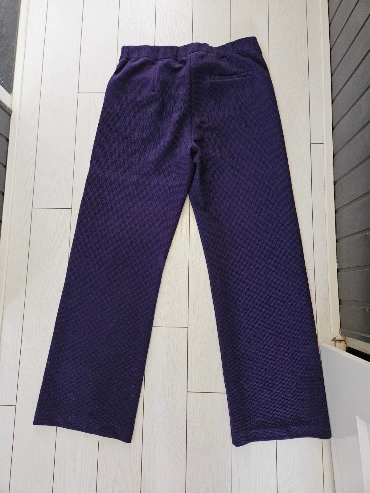 Kyra paarse broek met wijde rechte pijpen en knoopdetails, Paars, Maat 42/44 (L), Nieuw, Ophalen of Verzenden