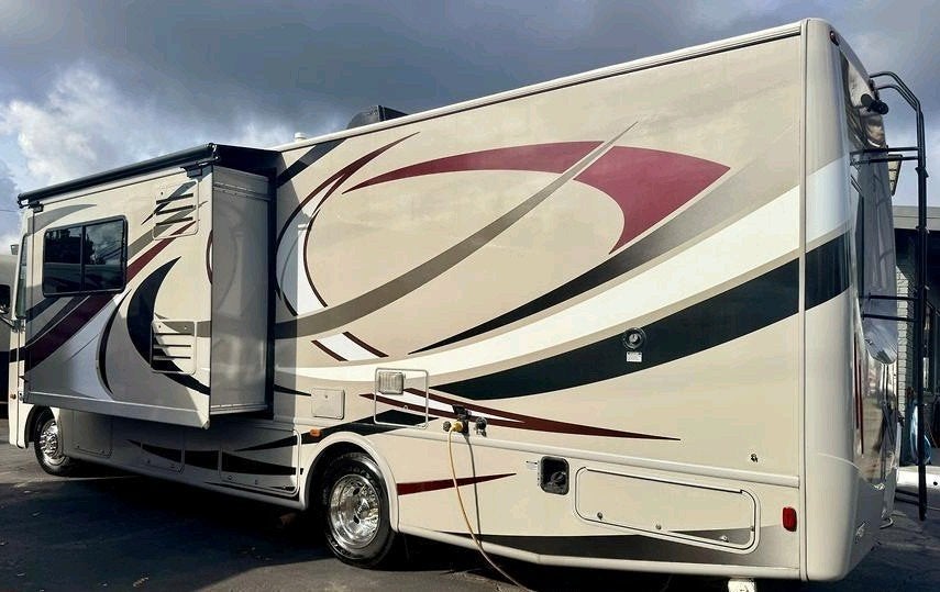 Zeer nette en ruime zgan Amerikaanse usa camper, Chemisch toilet, Ringverwarming, Ford, 9 tot 10 meter