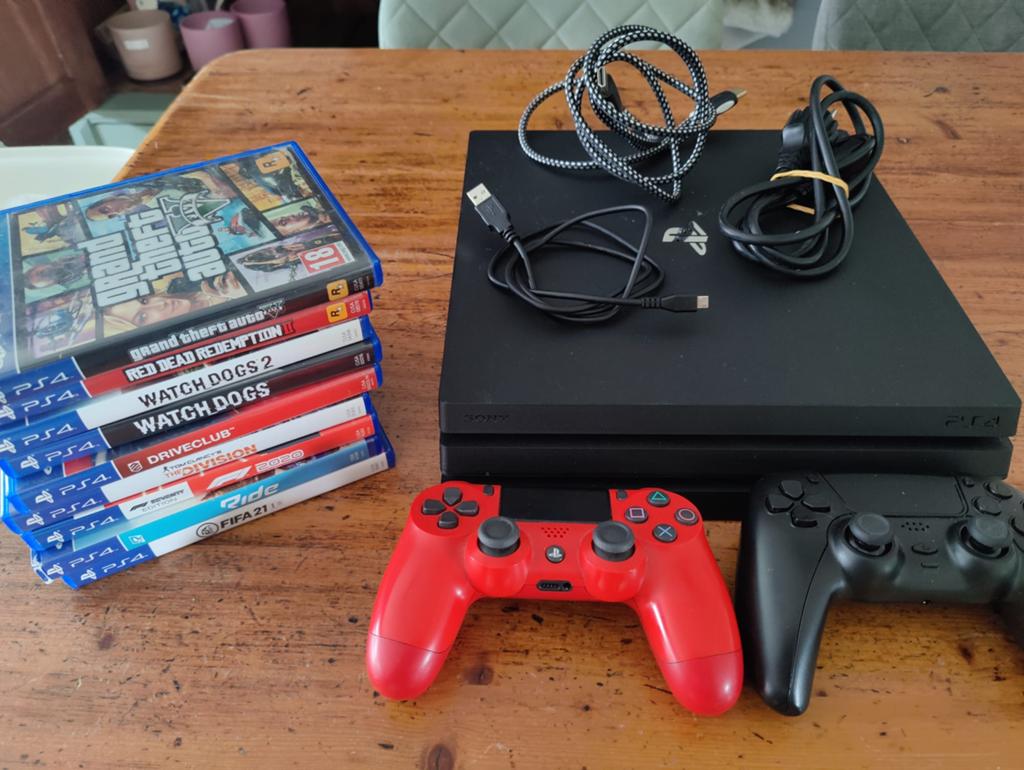 PlayStation 4 Pro 1TB met 2 controllers en 9 top games, Spelcomputers en Games, Spelcomputers | Sony PlayStation 4, Ophalen, Met games