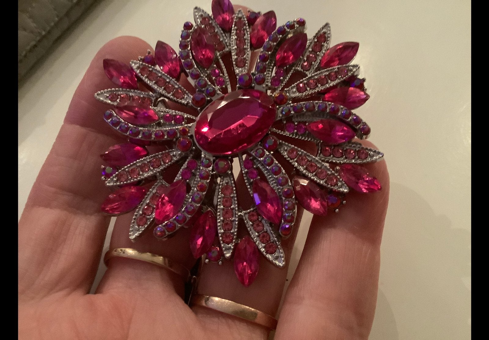 Mooi vintage broche, Sieraden, Tassen en Uiterlijk, Overige materialen, 4 tot 7 cm, Ophalen of Verzenden, Zo goed als nieuw