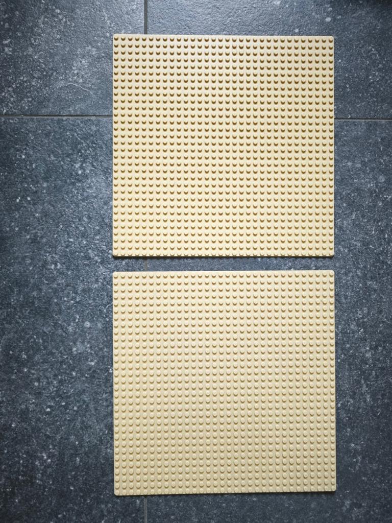 2x LEGO bouwplaten tan beige zand 32x32, Kinderen en Baby's, Speelgoed | Duplo en Lego, Ophalen of Verzenden, Gebruikt