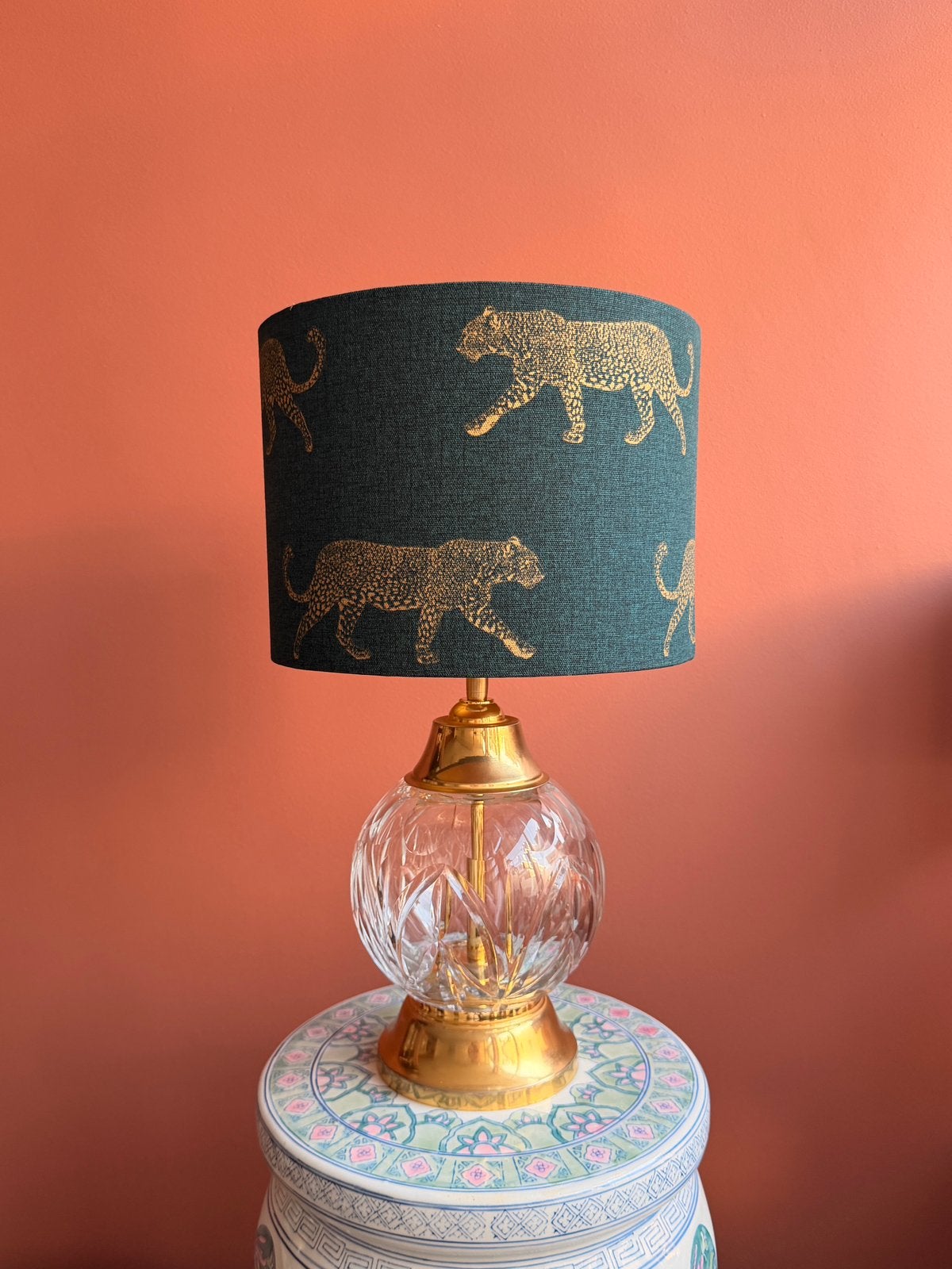 Vintage lamp kristal en blauwe panterkap dia 25cm, Blauw, Nieuw, Sfeerlamp, E27 (groot)