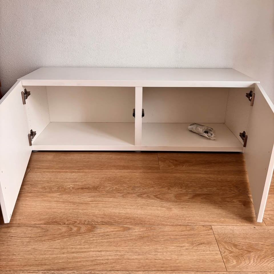 Foto 3 van IKEA BESTÅ TV-meubel wit met twee deuren