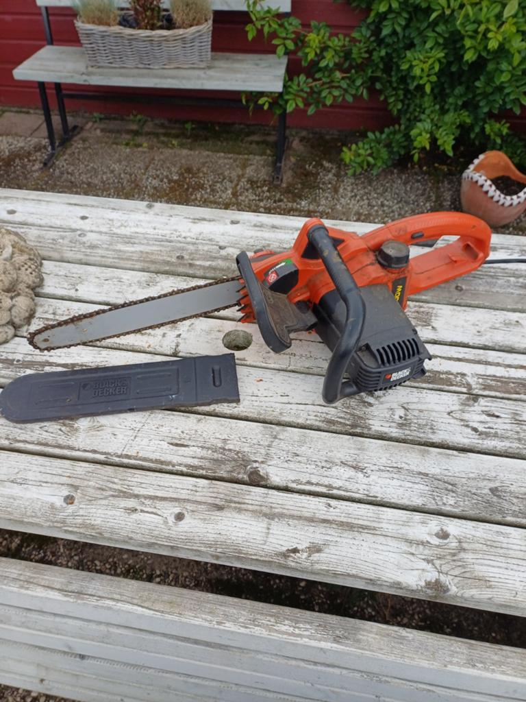 Black & Decker elektrische motorzaag 1900W, Gebruikt, Kettingzaag, Ophalen of Verzenden, Black & Decker