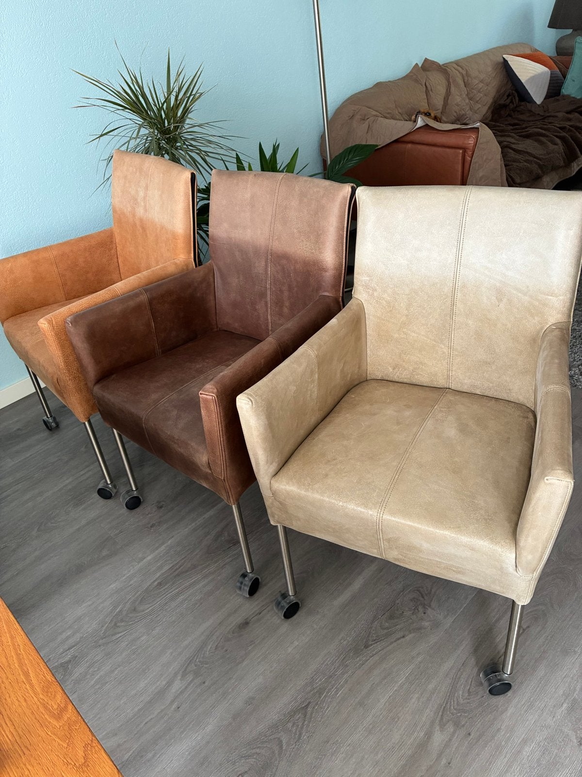 Set van 6 leren eetkamerstoelen met wieltjes, Huis en Inrichting, Stoelen, Ophalen, Bruin, Leer, Zo goed als nieuw