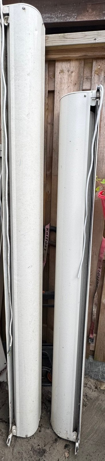 2 rolluiken (elektrisch), Doe-het-zelf en Verbouw, Rolluiken, Ophalen, Zo goed als nieuw, Elektrische bediening