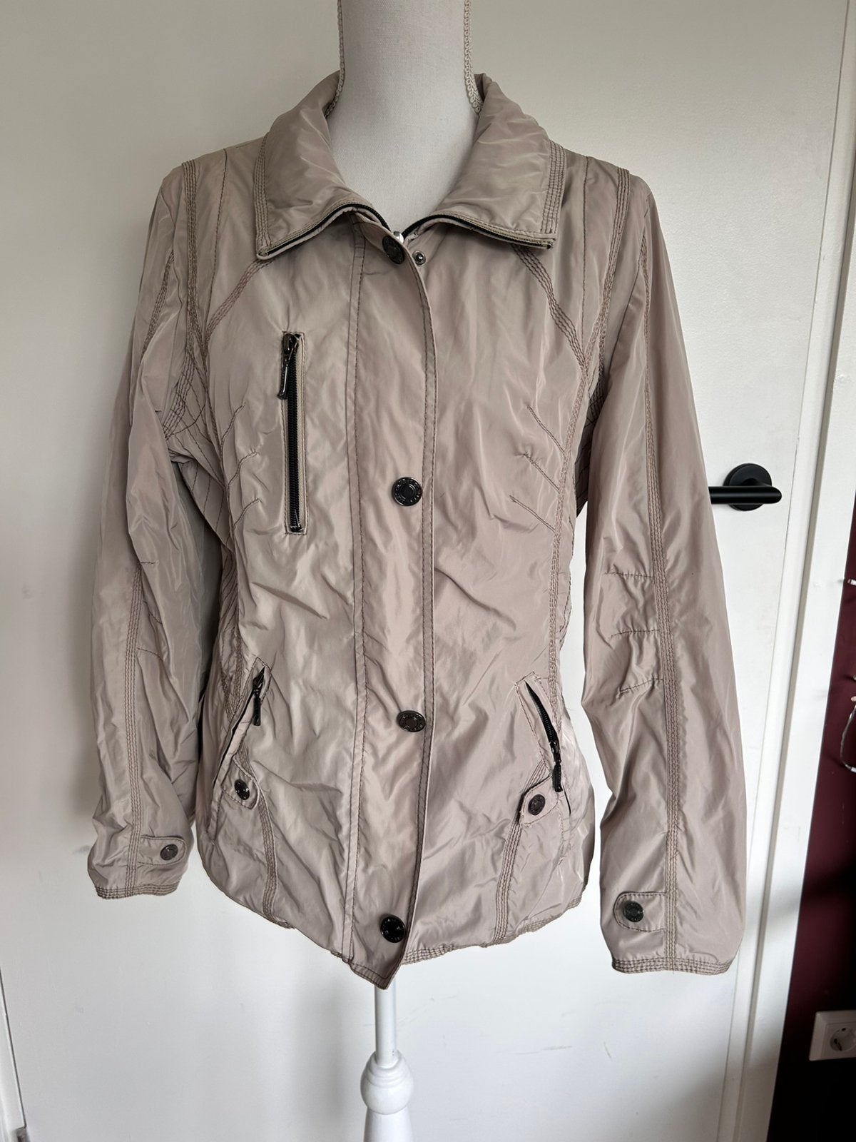 Gil Bret beige dames tussenjas ca. maat 38, Ophalen of Verzenden, Gedragen, Maat 38/40 (M), Beige