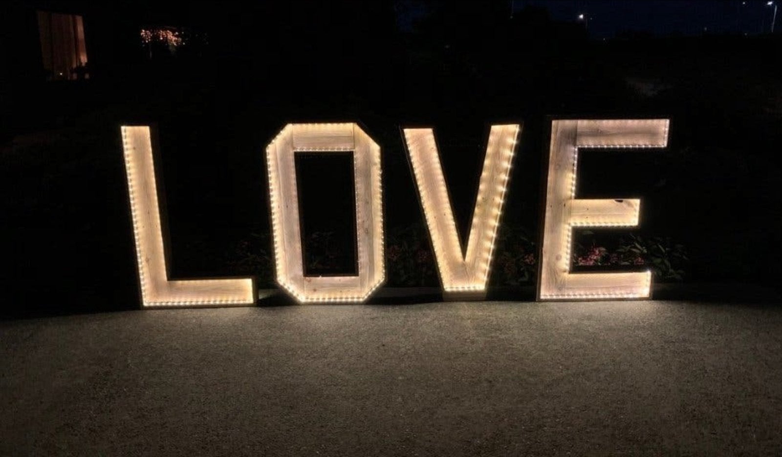 Koop: Grote LOVE letters met verlichting voor bruiloft, Ophalen, Zo goed als nieuw, Versiering, Geboorte of Huwelijk