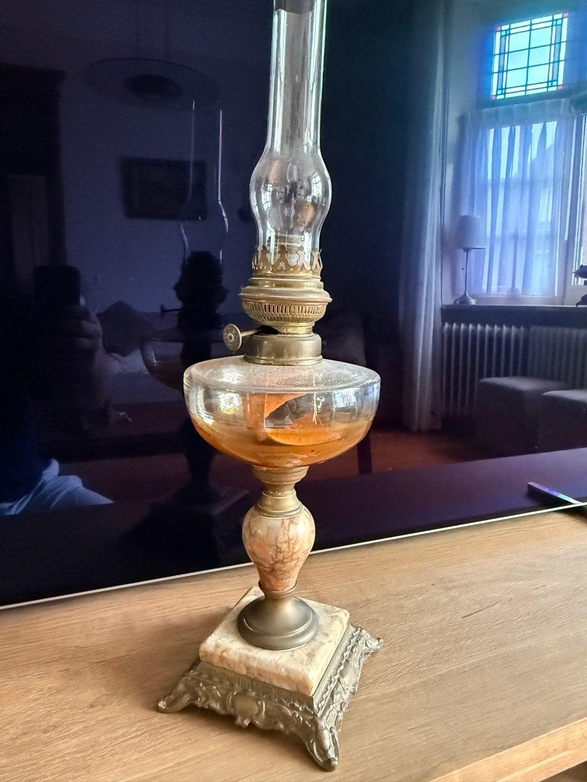 Antieke olielamp met marmeren voet, Ophalen