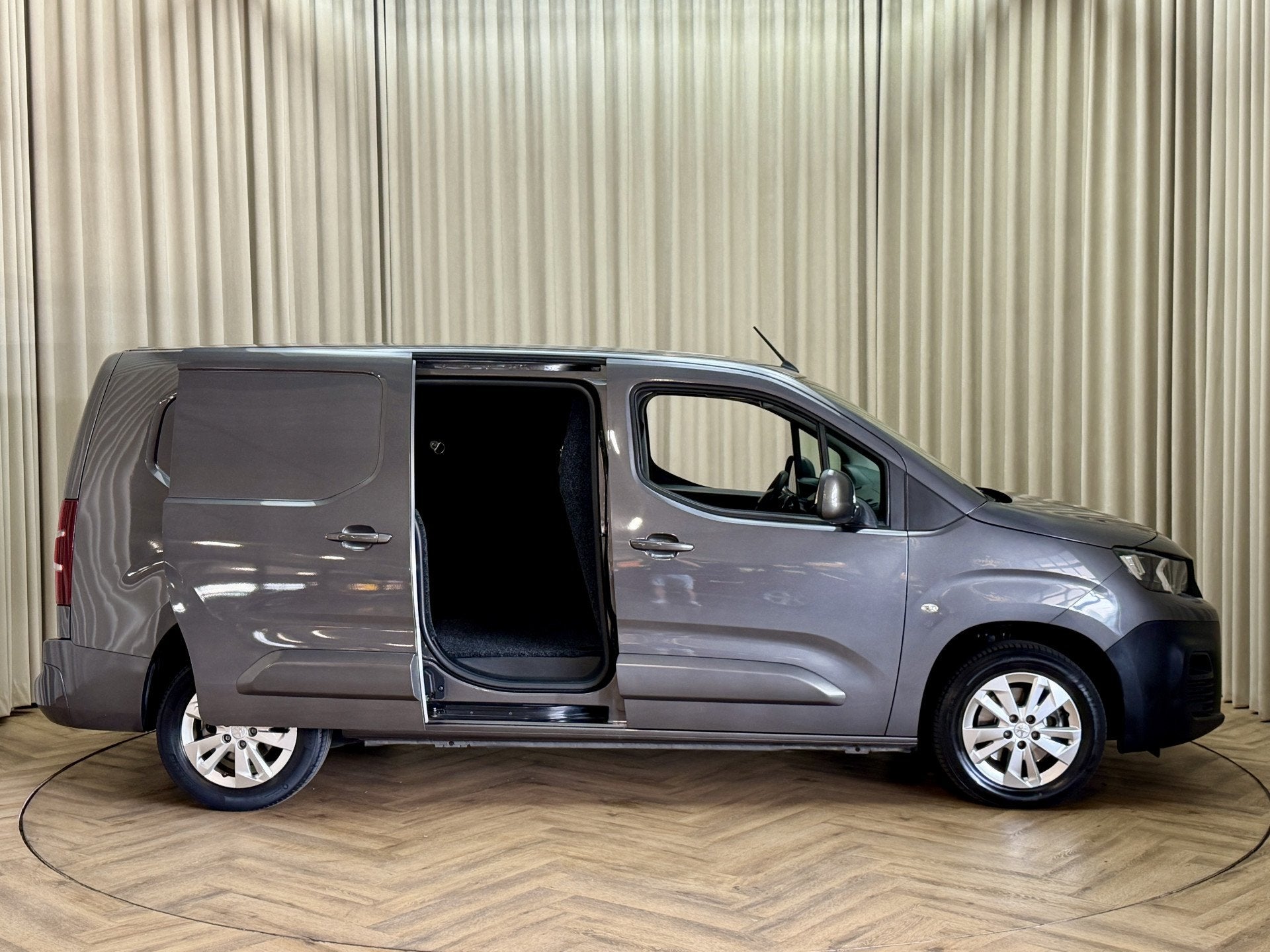 Peugeot Partner 1.5 BlueHDI Premium Long L2 *Origineel NL!*, Auto's, Stof, Gebruikt, Euro 6, 4 cilinders