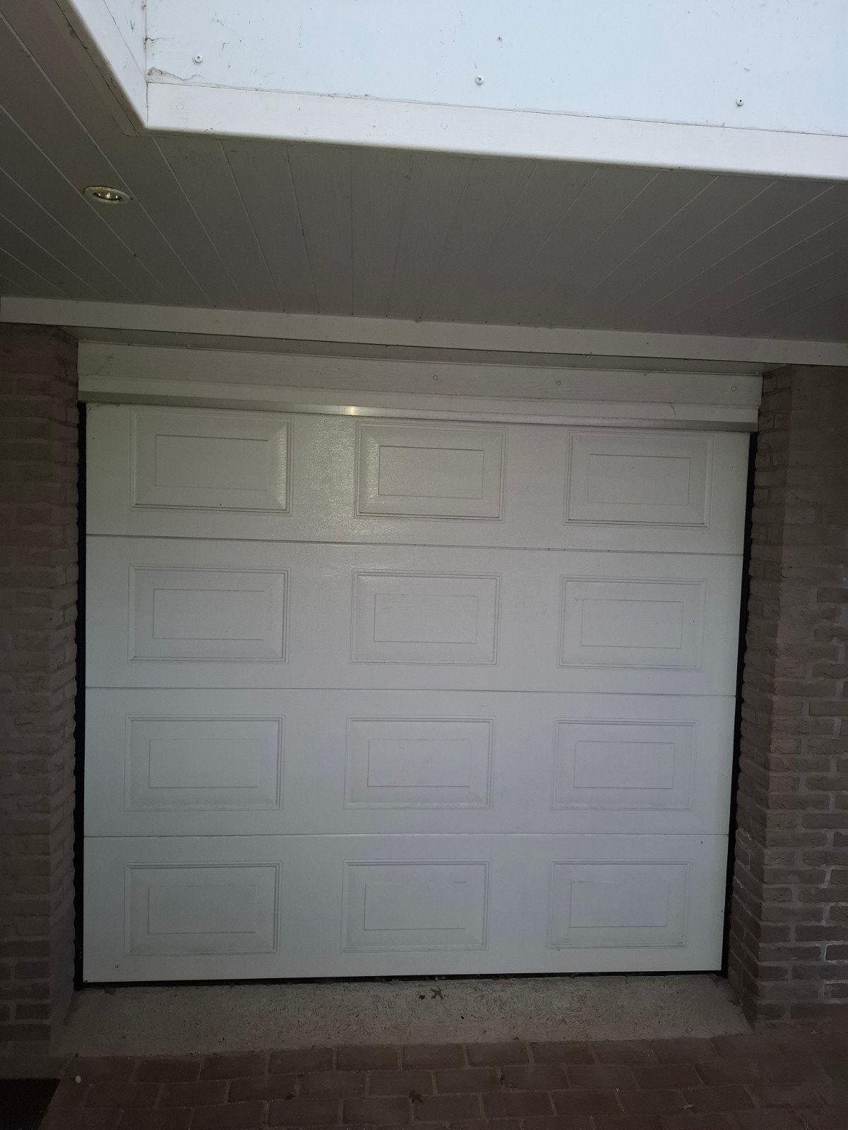 Elektrische garagedeur met 2 afstandsbedieningen, Doe-het-zelf en Verbouw, Deuren en Horren, Ophalen, Gebruikt, Garagedeur, 120 cm of meer