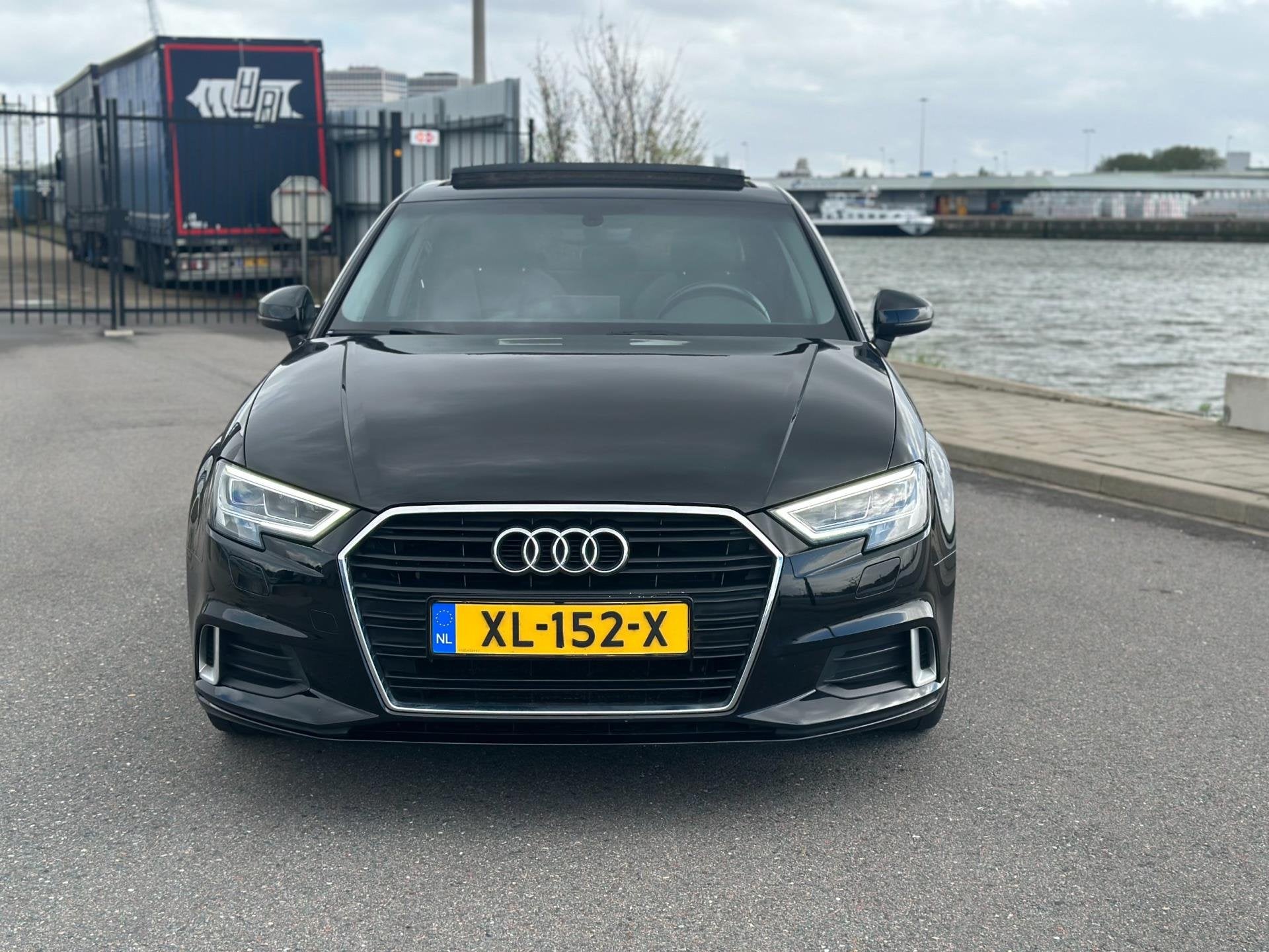 Audi A3 Limousine 30 TFSI Sport Lease Edition, Auto's, Dealer onderhouden, Gebruikt, Euro 6, Automatische klimaatregeling