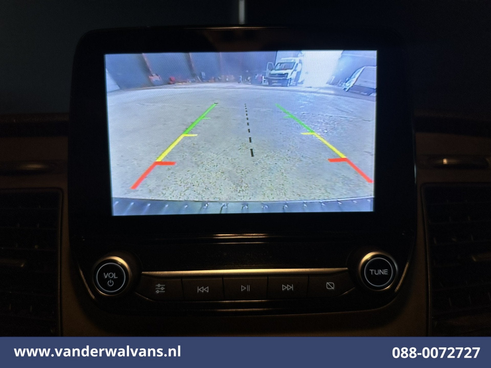 Ford Transit Custom 2.0 TDCI 105pk L2H1 Euro6 Airco | Camera, Auto's, Voorwielaandrijving, Dealer onderhouden, 4 cilinders, 2800 kg