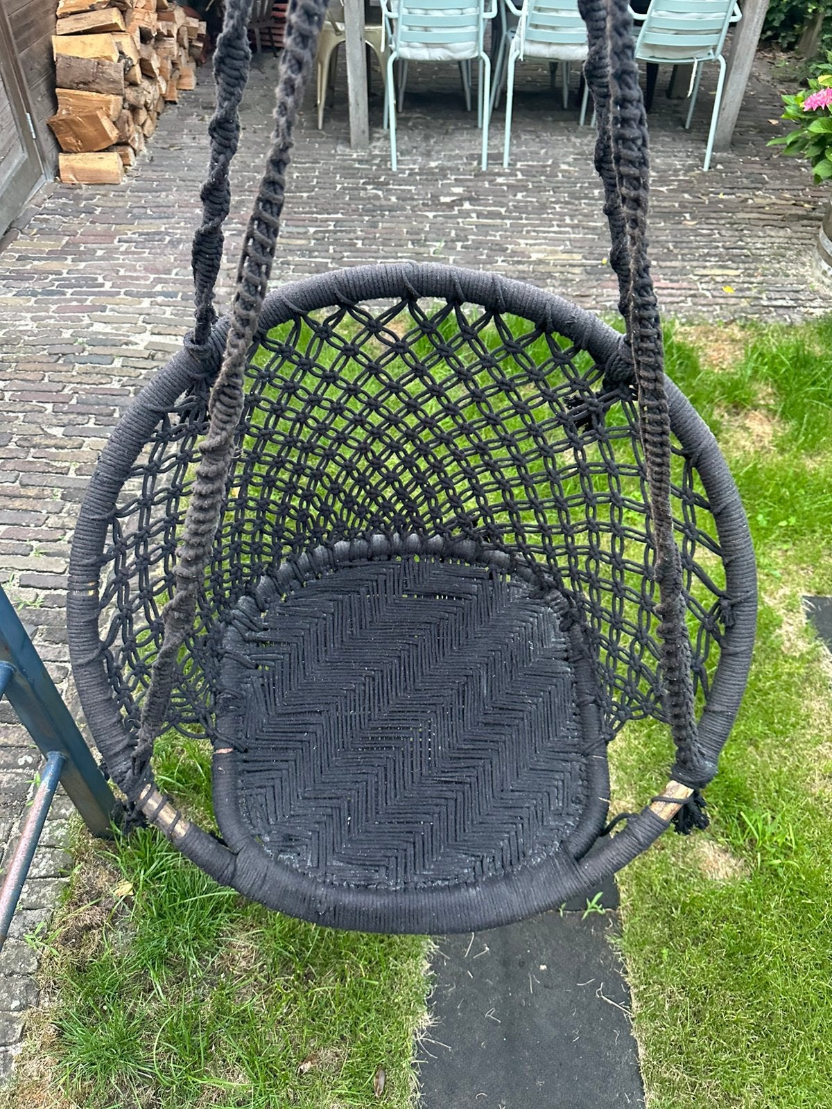 Zwarte hangstoel, Ophalen of Verzenden, Zo goed als nieuw