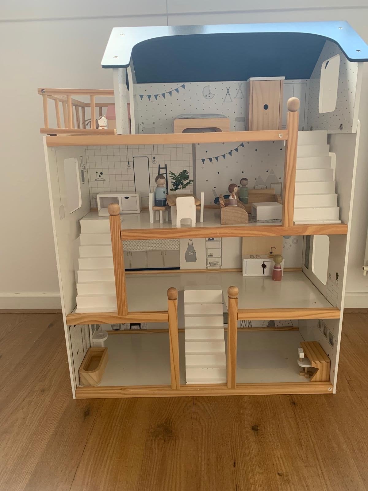Groot houten poppenhuis met meubels en accessoires, Ophalen of Verzenden, Zo goed als nieuw, Overige typen