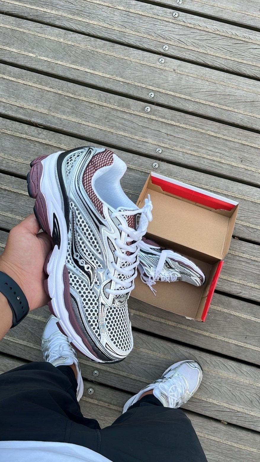 Saucony Sneakers Bruin - Nieuw in doos, Maat 43, Kleding | Heren, Bruin, Nieuw, Ophalen of Verzenden, Sneakers of Gympen
