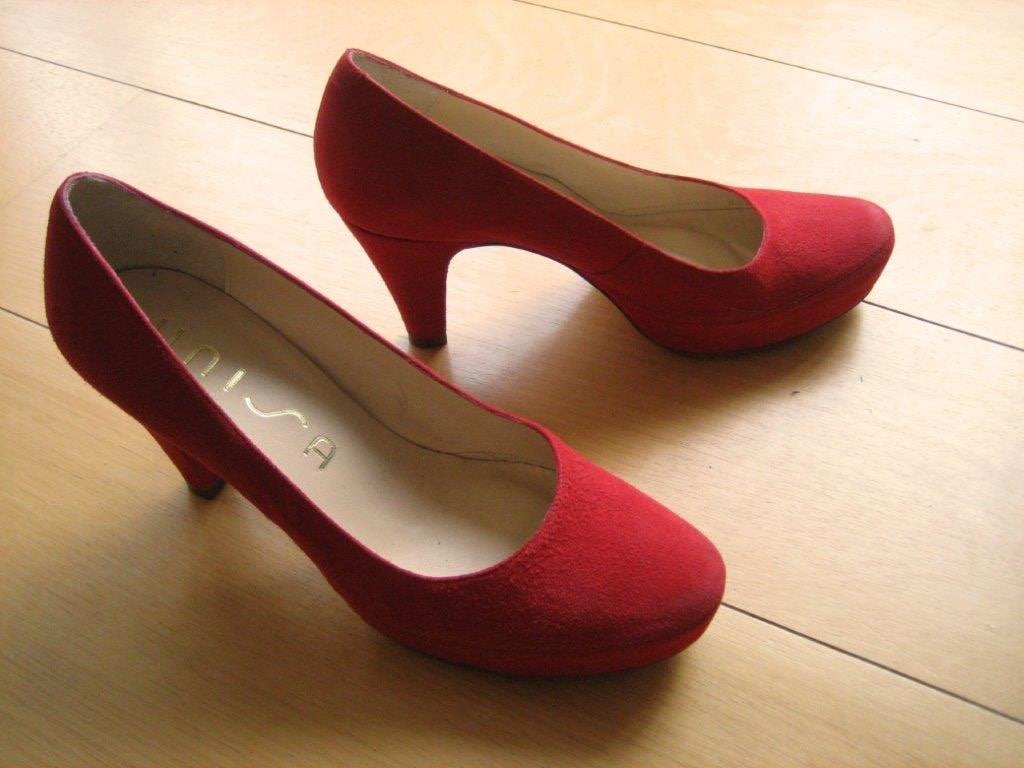 Chique elegante rood suede pumps UNISA 40 snazzeys, Pumps, Verzenden, Nieuw, Unisa