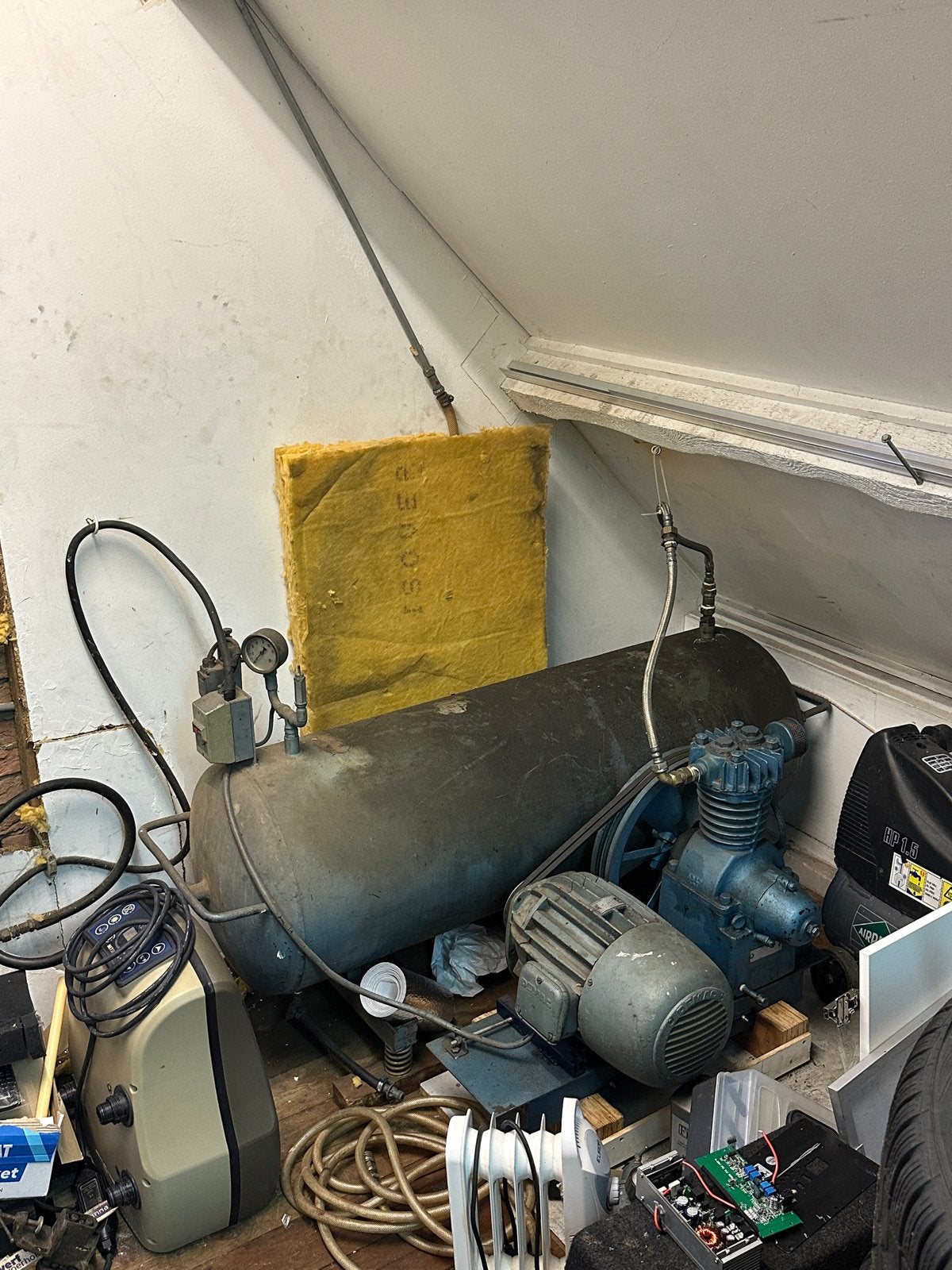 Robuuste compressor met grote tank, Ophalen, Gebruikt, 400 tot 800 liter/min, 10 bar of meer