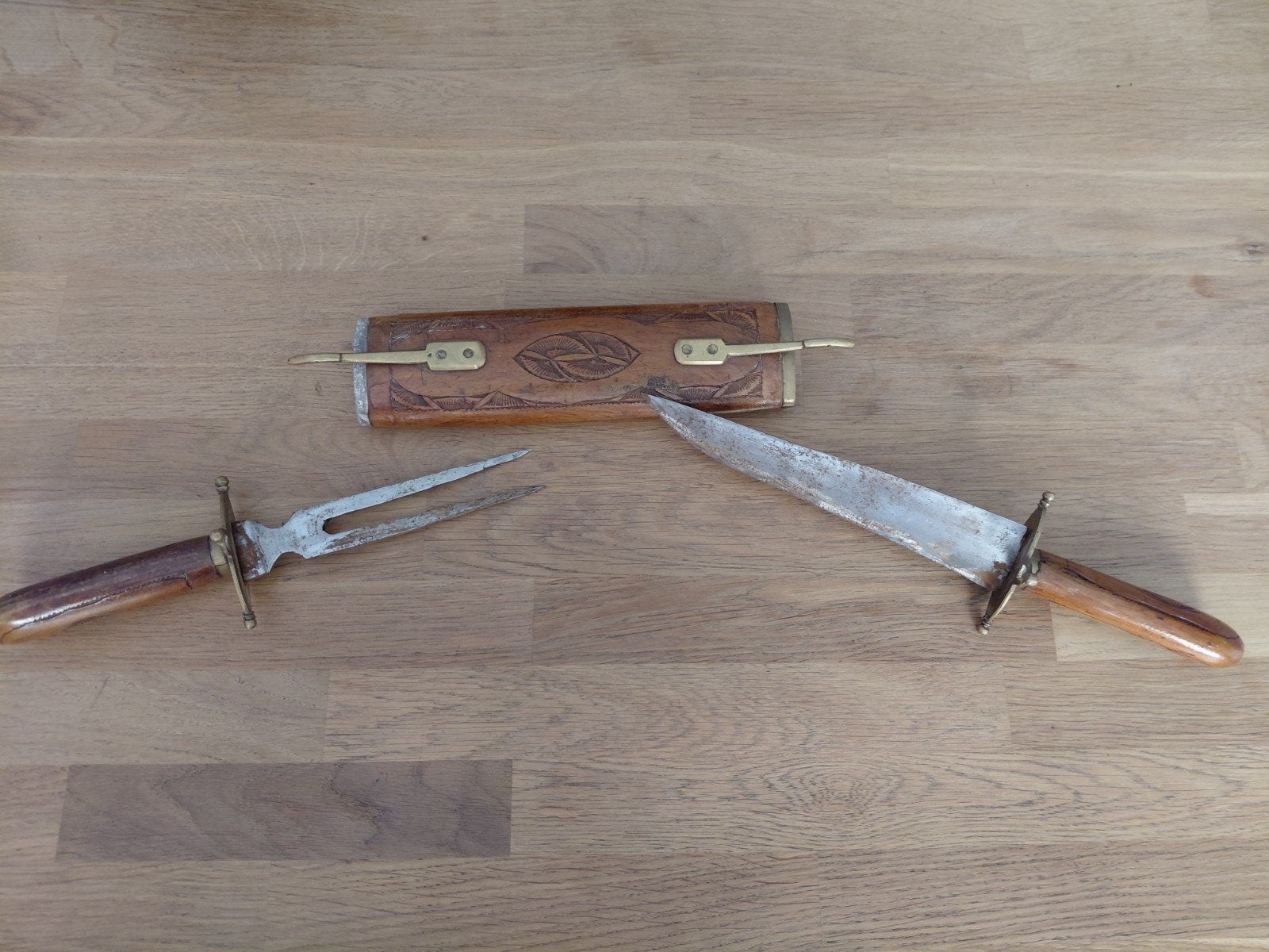 Antiek uit India. vleesmes en vork set in houten houder, Antiek en Kunst, Ophalen of Verzenden