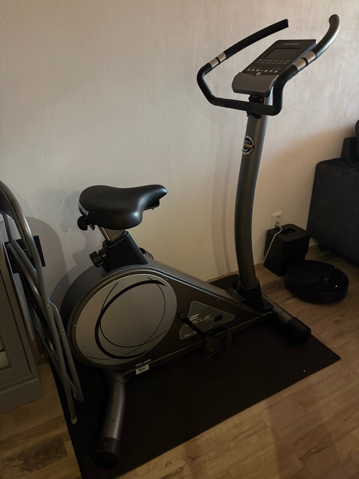 Proteus Hometrainer - Inclusief aansluitkabel, Sport en Fitness, Ophalen, Gebruikt, Metaal, Benen
