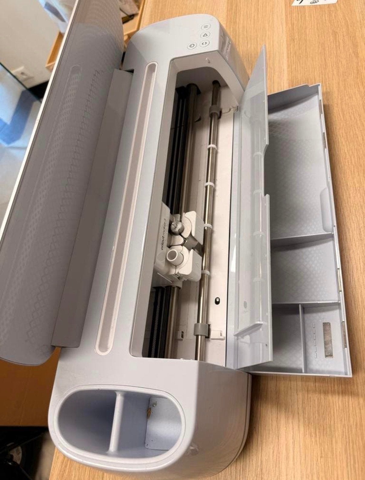 Cricut Maker 3 snijmachine + basic tool set, Ophalen, Zo goed als nieuw, Papier of Karton, Machine