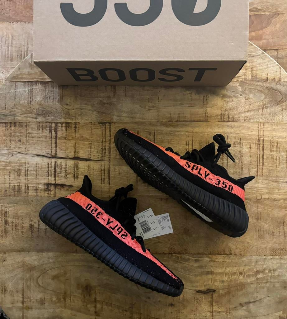 Adidas Yeezy Boost 350 V2 Core Black Red maat 38 2/3 US6, Ophalen of Verzenden, Nieuw, Zwart