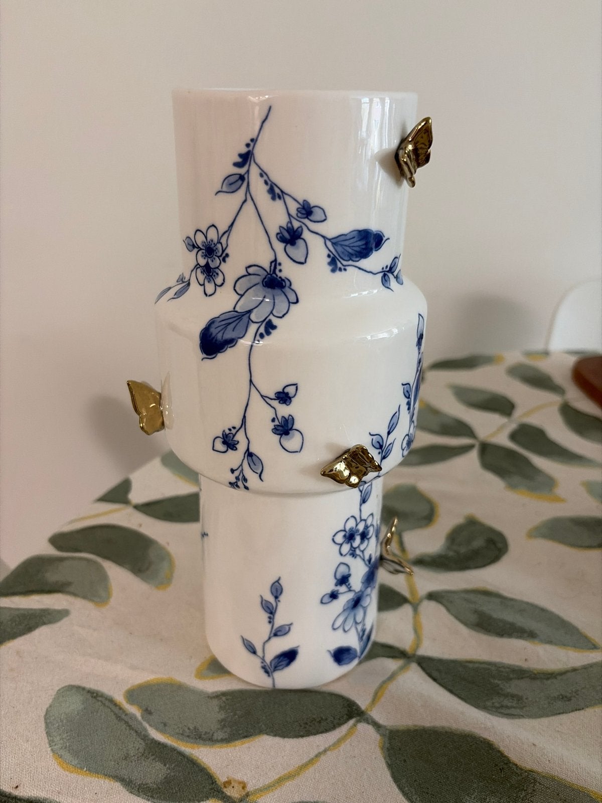 Heinen Delfts Blauw vaas met vlinders, Ophalen of Verzenden