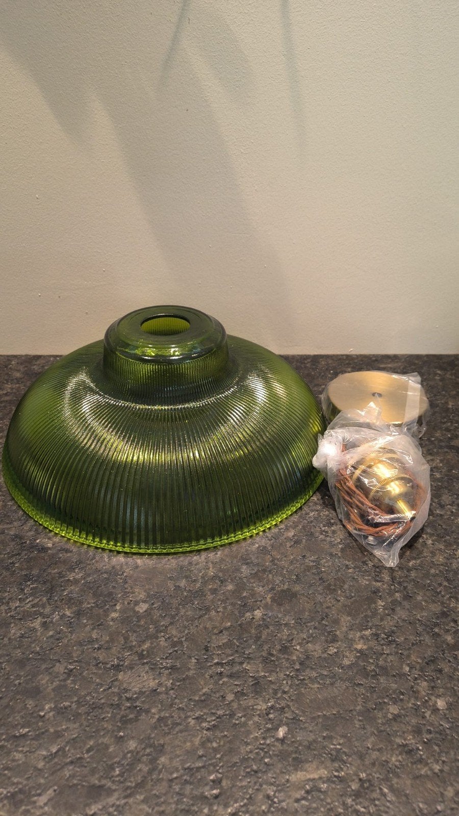 Nieuw Groen Geribbeld Glas Messing lamp 30cm, Ophalen, Nieuw, Glas
