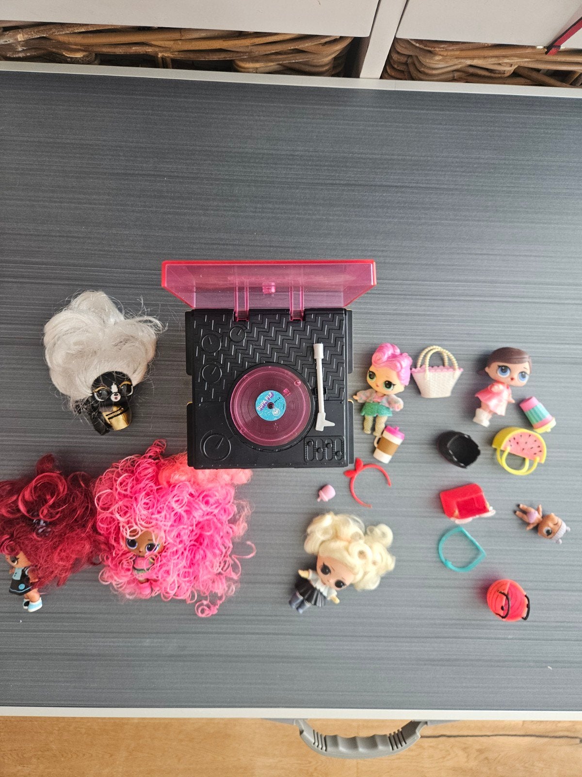 Barbie LOL Surprise platenspeler poppetjes tasjes pick-up, Ophalen of Verzenden, Zo goed als nieuw, Pop