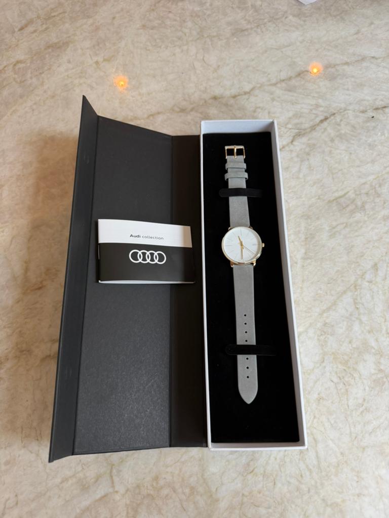 Audi horloge, dames, goud/wit/grijs, Ophalen of Verzenden, Nieuw, Overige merken